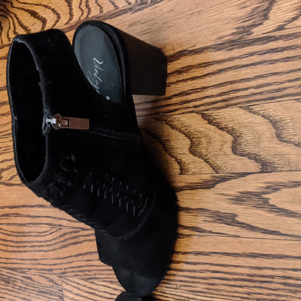 Shoes - Picture 5 of 8